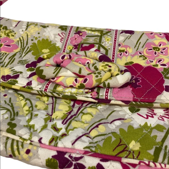🎉HP🎉 Vera Bradley Knot Just A Clutch Make Me Blush Floral Pink & Green Purse - Picture 2 of 10